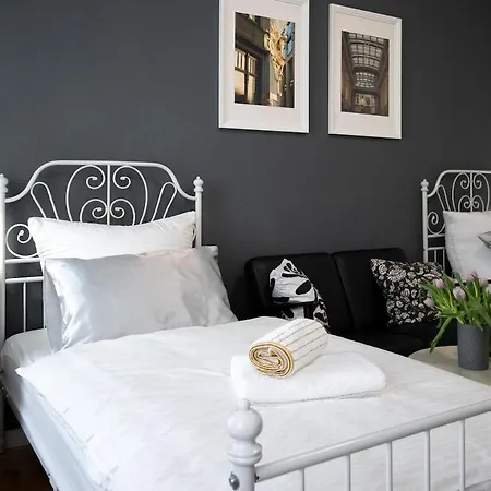 Apartment Deluxe With Balcony Near Stadium &